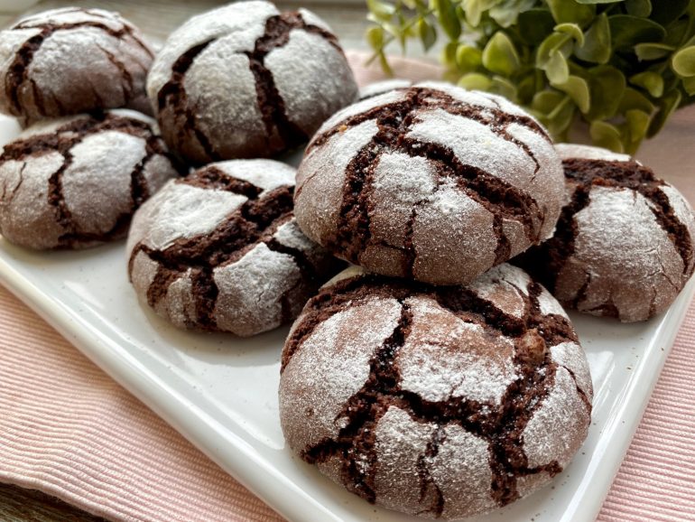 Chocolate crinkle cookies with powdered sugar