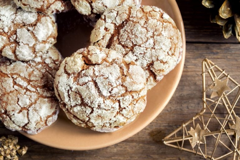 Classic spiced crackle cookie recipe (1982)